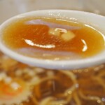 らーめんセンター トミオ - トミオ煮干し中華そば（スープ）