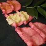 煌 焼肉 - 牛タン三種食べ比べ