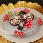 煌 焼肉 - 前菜レアローストビーフ、黒毛和牛のタルタル