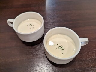 Bisutoro Rusefu - スープは冷製のジャガイモ