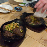 マグロマート - ネギソースをかけて