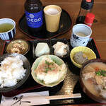 Oumiyachoubei Shouten - お豆腐盛りセット ご飯付き950えん　地ビール 580えん