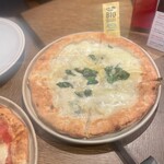 PIZZERIA & BAR NOHGA - 『ピザ レモン クアトロフォルマッジ』