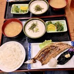 十八番 - とろろ、茄子の素揚げ、サンマの開き定食。¥850。