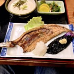 十八番 - とろろ、茄子の素揚げ、サンマの開き定食。¥850。