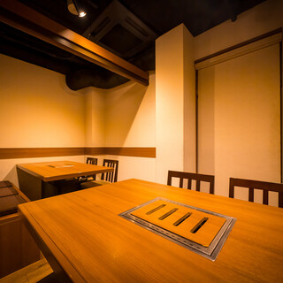 ２F/半個室/4名席×2
                                          (最大10名で個室としても利用可能となっております)