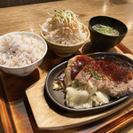 肉炉端ロバート - 名物鉄板トンテキ定食