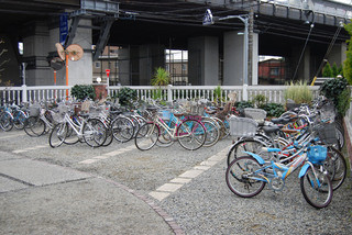 Kurisumasu Tei - ランチタイム、ママさんの自転車でいっぱいです。
