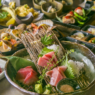 全コース飲み放題付4500円からご用意、飲み放題は最大3時間