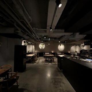 Enjoy a memorable moment in the sophisticated space of Omotesando.