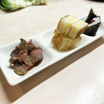 がばちょ - セット（アテ3品+ドリンク1杯/500円） この日のラインナップは、ローストビーフ・クロックムッシュ・しば漬けの細巻き♡