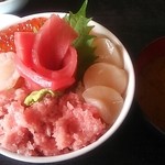 まぐろレストラン - 五色いくら丼定食　1000円(201303)