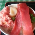 まぐろレストラン - 五色いくら丼定食（別角度から）(201303)