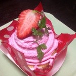 ウベール - イチゴのモンブラン（360円）