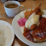 グリル　ヨシダ - 日替わりランチ  (ドリンク付き) 900円