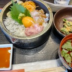 Bishokumaimon - 22/7 真鯛ネギトロしらすの海鮮丼：1280円