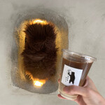 クマの手カフェ - 毛むくじゃらで分かりにくいけど『ピース』してくれてます