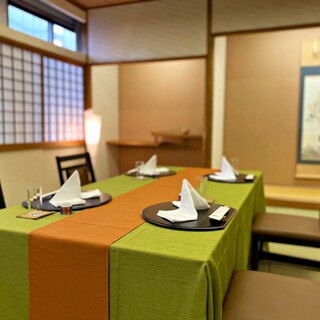 A relaxing moment of hospitality in traditional Japanese and Western rooms. Can also be used by large groups