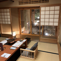 北新地しゃぶしゃぶすき焼き きらく - 高級旅館のような完全個室の落ち着いたお部屋です✩.*˚