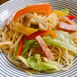 カフェ有右衛門 - 料理写真:彩り野菜とベーコンのパスタ