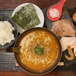 神楽 海老で鯛を釣る麺堂 - 特製海老白湯＋卵黄＋ライス