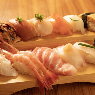 地元青森で獲れた季節のネタを使用した、四季を感じる一貫を堪能