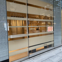 ベージュ アラン・デュカス 東京 - 