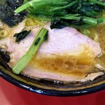 家系総本山 ラーメン 吉村家 - チャーシューはモモのスモーク。