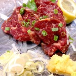 夜景が見える 全品2,000円 食べ飲み放題 はなこま 上野店 - 馬刺し　霜降り　980円