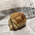 ブーランジェリー ミヤナガ - 玄米パン(グラノーラのせ) ¥80+税