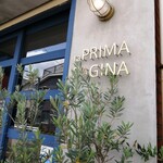 La Prima Pagina - 青いお店の 外観♪