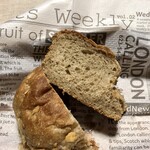 ブーランジェリー ミヤナガ - 玄米パン(グラノーラのせ) ¥80+税