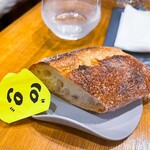 渡辺料理店 - たむらパン（門仲で有名なパン屋さん）のフランスパン。美味しいソースを塗りたくりましょう！