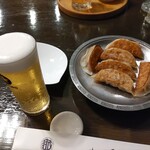 味の中華 羽衣 - 焼餃子とグラスビール