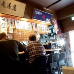 料理屋 兆治 - パーティションが簾からアクリル板になったので店内は明るくなった
