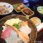 Akashino Sakana Dokoro Sakaduki - 海鮮丼定食