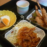 Bisutoro Fu - 豚肉と玉葱の炒め物、串揚げ、厚揚げ玉子、天ぷら２種、茶碗蒸し