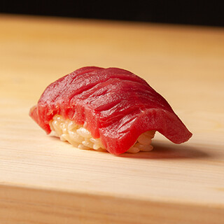 【使用牛心小沙丁鱼】 品尝寿司饭的极品寿司