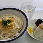 Kamafuku Udon - ぶっかけうどん(冷 大)、おにぎり