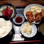 Nomikui Dokoro Higashi - 鰹の刺身と唐揚げ定食 1,000円