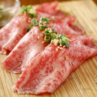 和牛壽司是代表性的生肉。和諧融融！