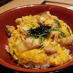 鶏と鉄板焼 宮本 - こだわり地鶏の親子丼。