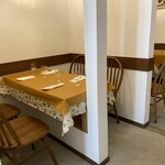 ピッツェリア タラッリ - 1階4名様テーブル席