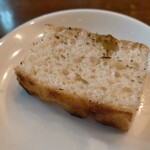 イタリアンバル バンビーノ - セットのパン、熱々で美味しかった
