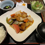 サカナメルカート・ゼン - 鶏の彩野菜の黒酢あん定食