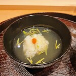 日本料理 研野 - お椀は鱧と秋田県産蓴菜、梅肉と青柚子