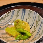 日本料理 研野 - 賀茂茄子と鷹峯唐辛子、干し貝柱とお肉の出汁で炊いた冬瓜、葱と生姜、大根おろしを混ぜた出汁のジュレ