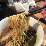 らーめん佳 - スープと相性抜群なストレート麺、旨いっす。