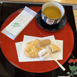 Keizu Za Youmotsu Za - 琉球王国のお菓子とさんぴん茶。500円。お盆も素敵でした。