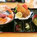 お食事酒処和 - 海鮮丼とあじフライ、かきフライセット